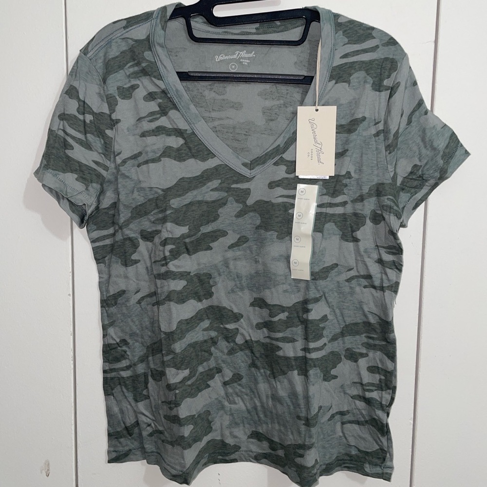 NWT CAMO T-shirt